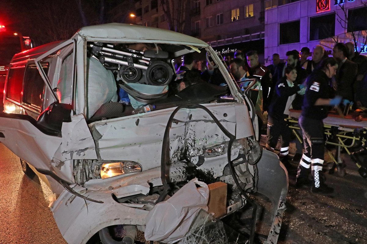 Durak Harici Duran Otobüs Kazaya Neden Oldu İddiası