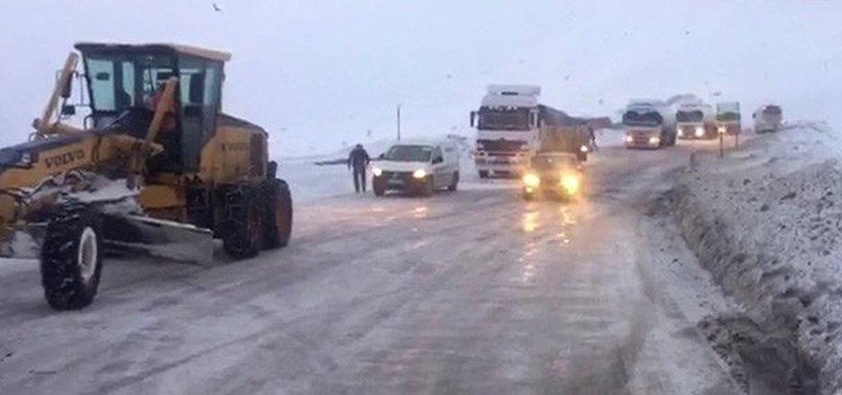 Erzurum - Bayburt Karayolunda Çok Sayıda Araç Tipi Nedeniyle Mahsur Kaldı