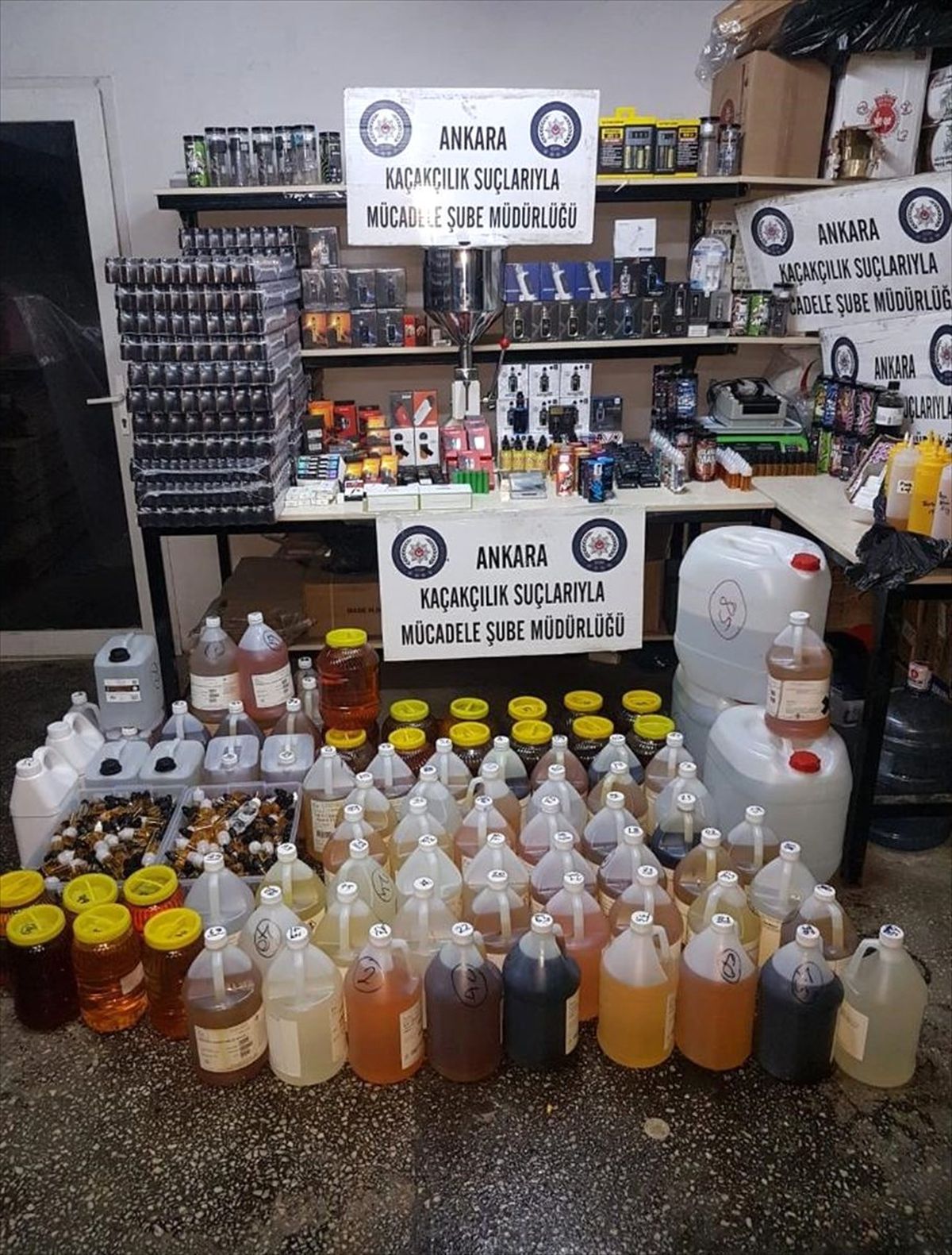 Evini Elektronik Sigara İmalathanesine Çevirmiş