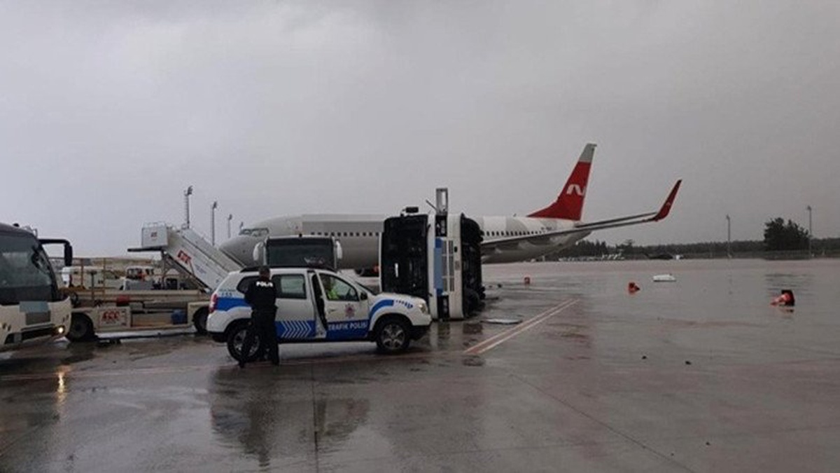 İklimler Değişiyor: Antalya\'da Hortum Meydana Geldi