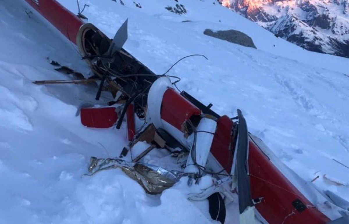 İtalya\'da uçak ile helikopter çarpıştı