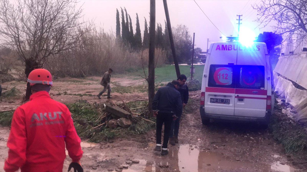 Muğla\'da Sel Sularına Kapılan Genç Öğretmen Öldü