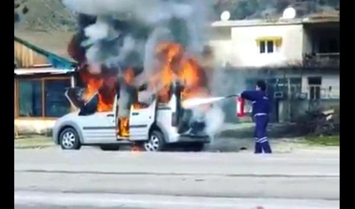 Osmaniye\'de, Hafif Ticari Araç Alev Alev Yandı