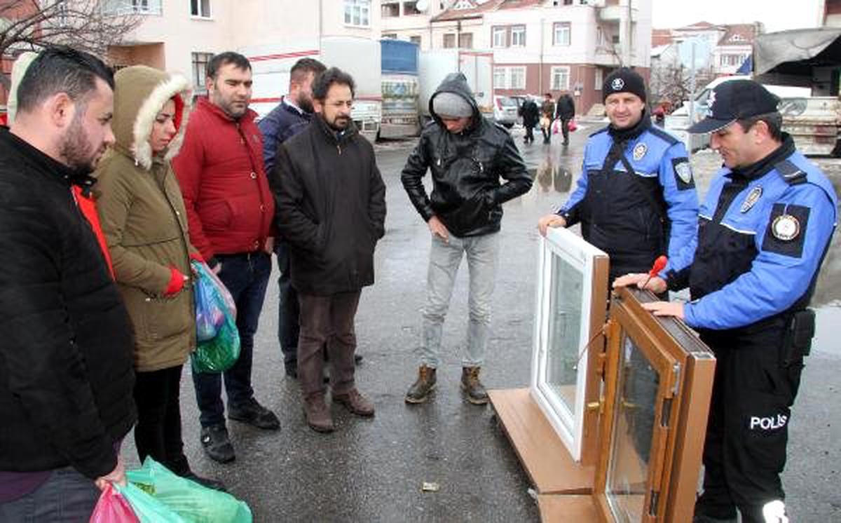 Polisten Pazarda Hırsızlara Karşı Uygulamalı Uyarı