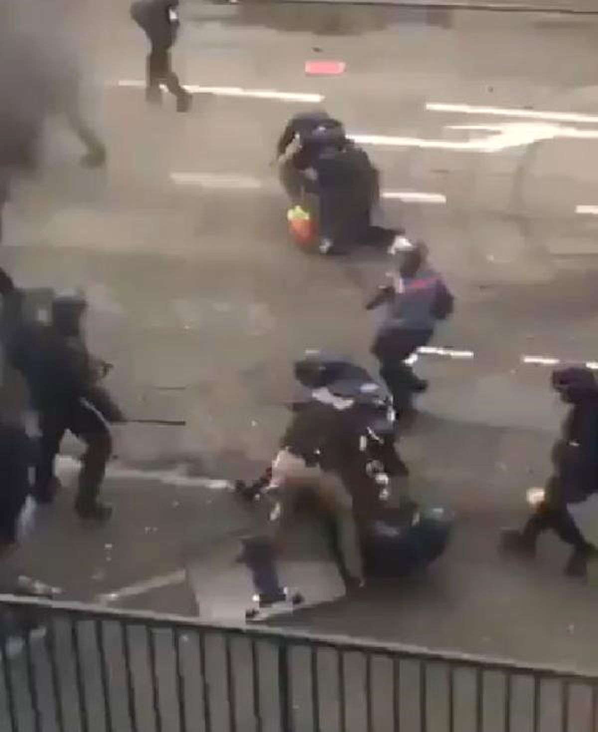 Sarı Yeleklilerin Eyleminde Polisin Müdahalesi Sert Oldu