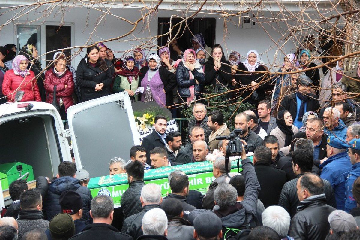Selde Hayatını Kaybeden Billur Öğretmen Gözyaşlarıyla Toprağa Verildi