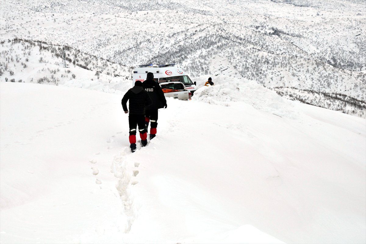Tuncelide\'ki Hasta 2,5 Saatlik Zorlu Yürüyüşle Ambulansa Ulaştırıldı