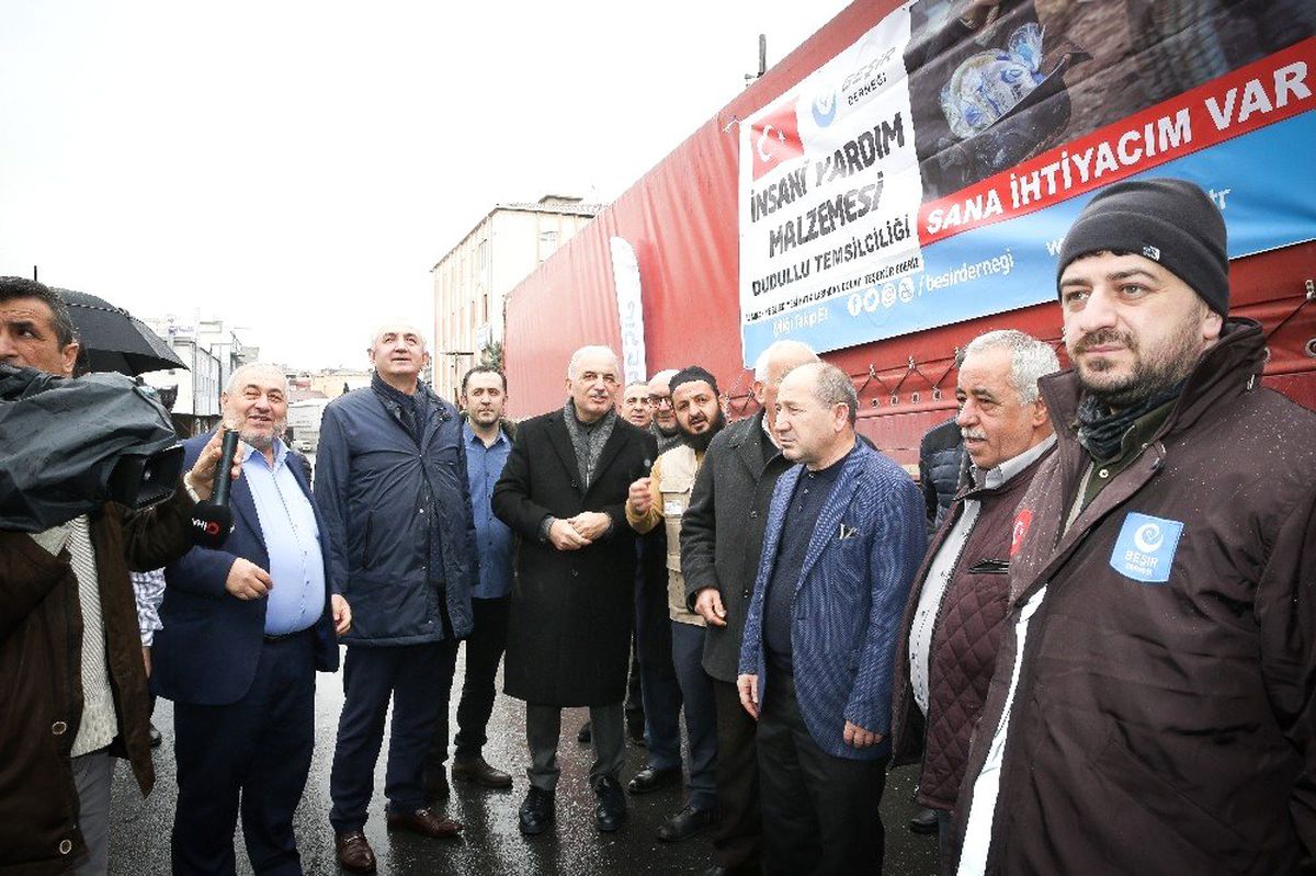 Ümraniye Belediye Başkan Adayı Yıldırım, Suriye\'ye Gönderilen Yardımı Tırını Uğurladı