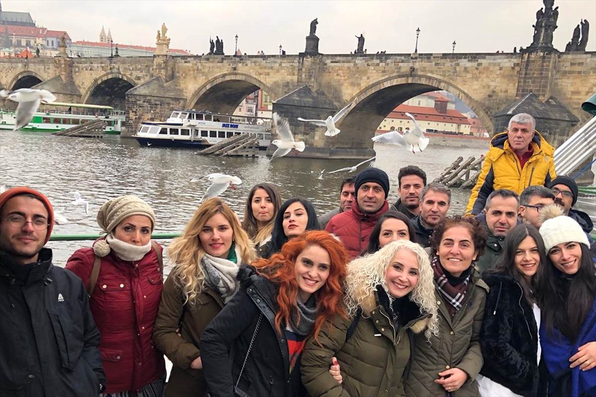 Vali Sonel 24 Öğretmeni Prag Gezisine Gönderdi