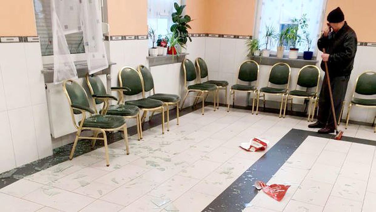 Almanya\'nın Menden Kentinde Camiye Saldırı