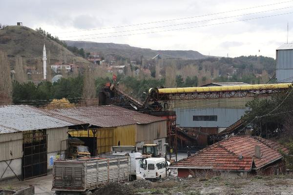 Amasya\'da Maden Ocağında Göçük: 3 İşçi Toprak Altında (1)