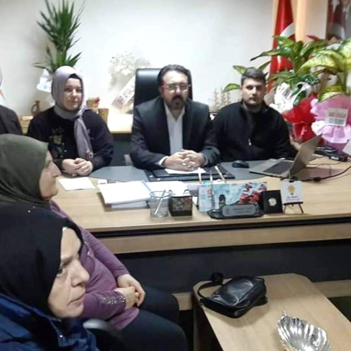Ayvalık\'ta AK Parti İlçe Başkanı Hasan Kayaalp Yemen\'i Unutmadı