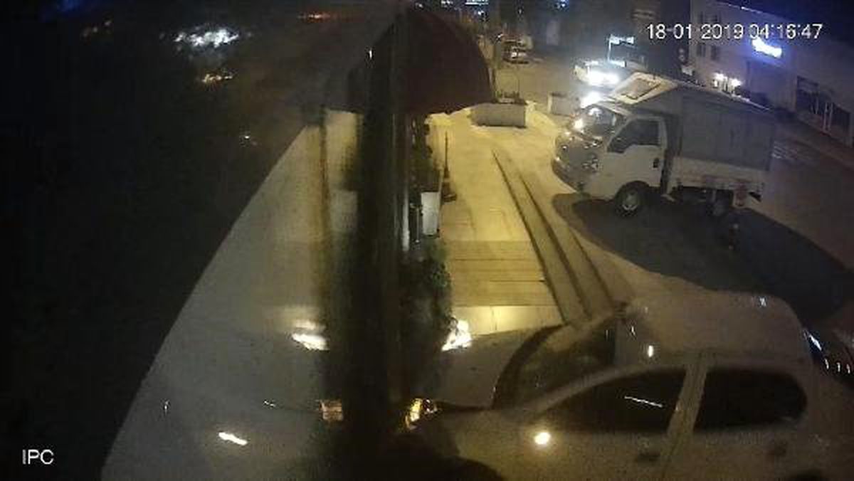 Bayrampaşa\'da Otomobil Lokantaya Daldı, Ortalık Savaş Alanına Döndü