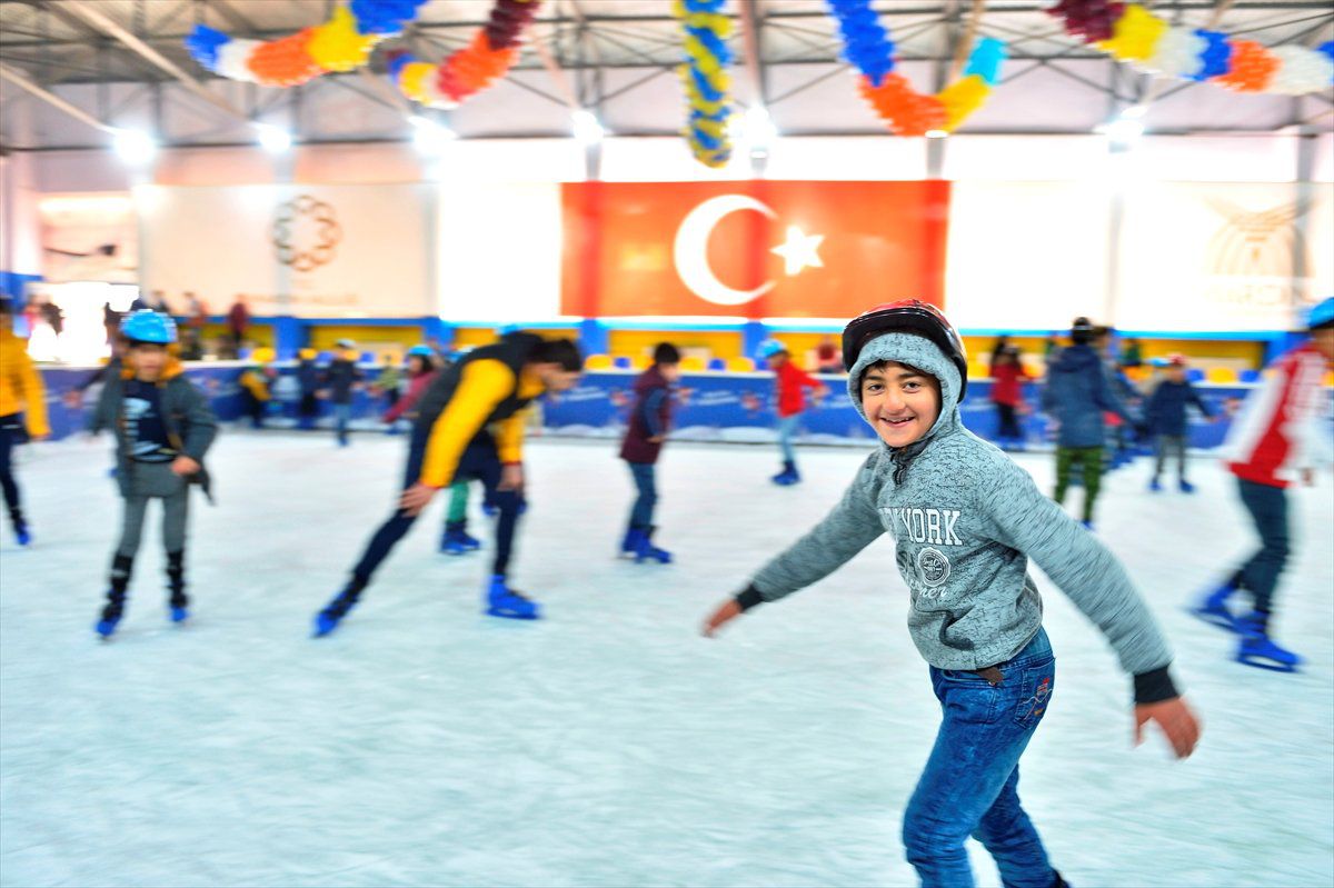 Belediyenin Sömestir Hediyesi Köy Çocuklarının Yüzünü Güldürdü