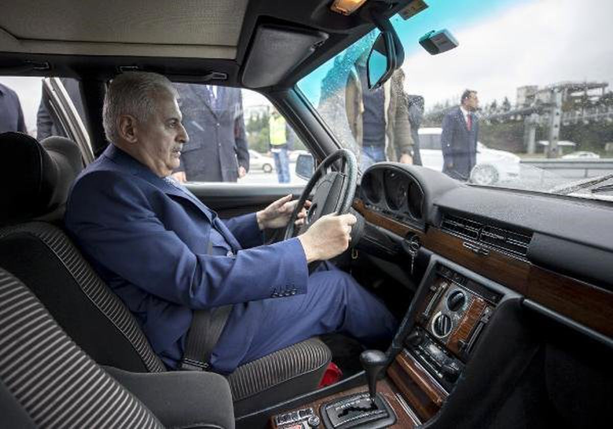 Binali Yıldırım Bahçeli Görüşmesine Kullandığı Klasik Otomobille Geldi