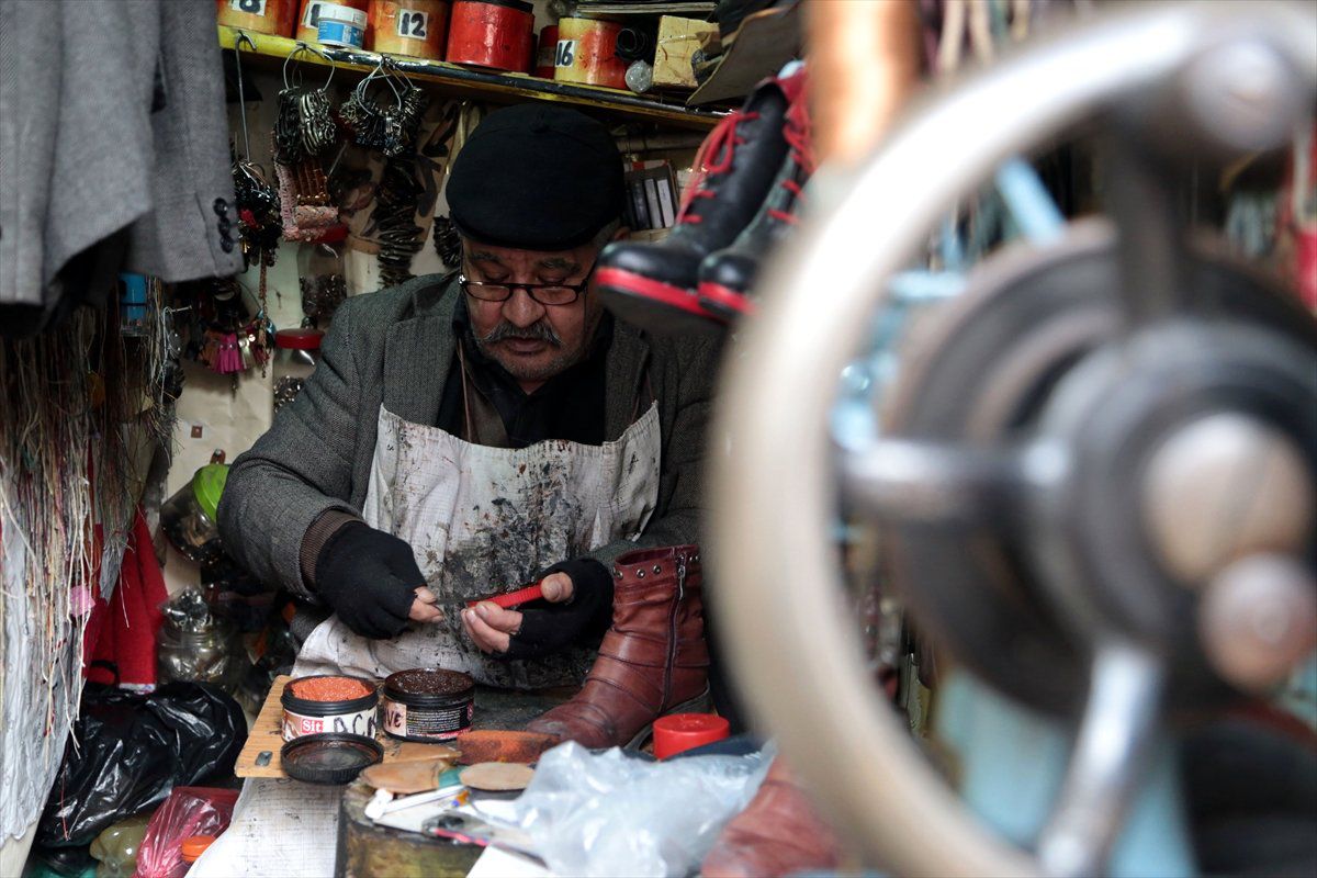 Bir Metrekarelik Dükkanda Geçim Mücadelesi