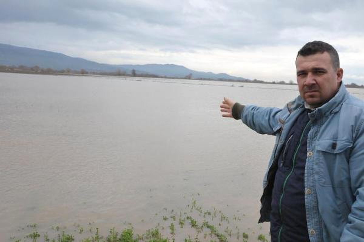 Büyük Menderes Nehri Taştı, 5 Bin Dekar Arazi Su Altında Kaldı