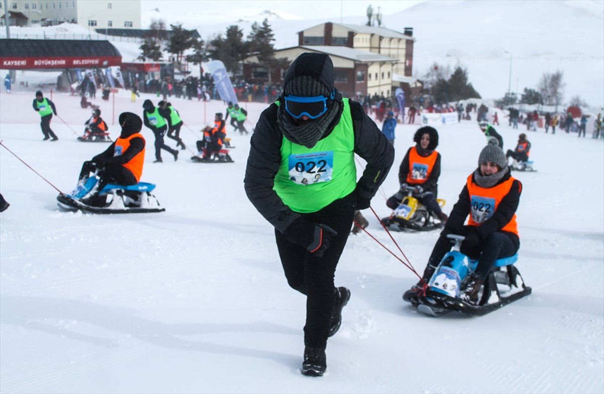 Erciyes\'te Eşler Arasında "Artık Çekilmez Oldun" Yarışı