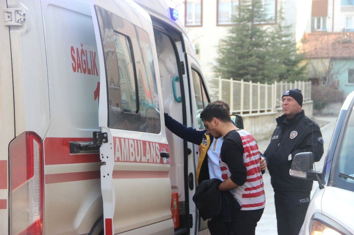 Eskişehir\'de Yangın: 7 Kişi Dumandan Etkilendi