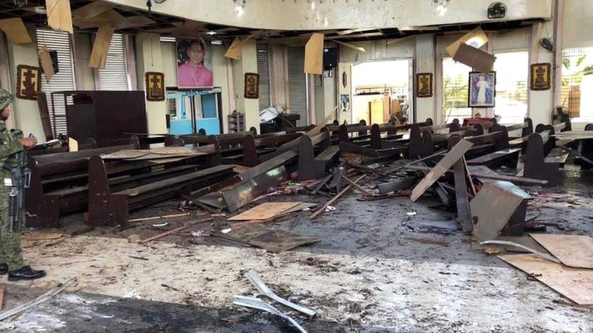 Filipinlerde Kiliseye Saldırı: En Az 20 Kişi Öldü