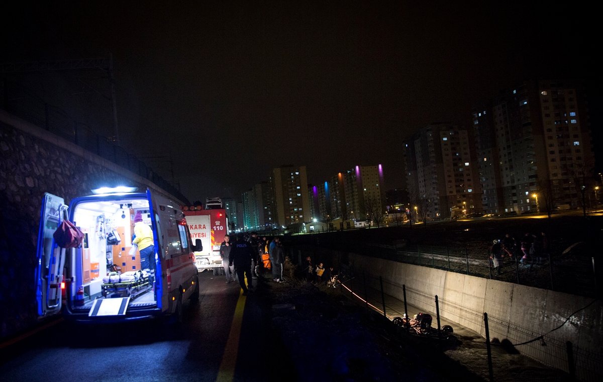 Hatip Çayı\'na Düşen Otomobilin Sürücüsü Kurtarıldı