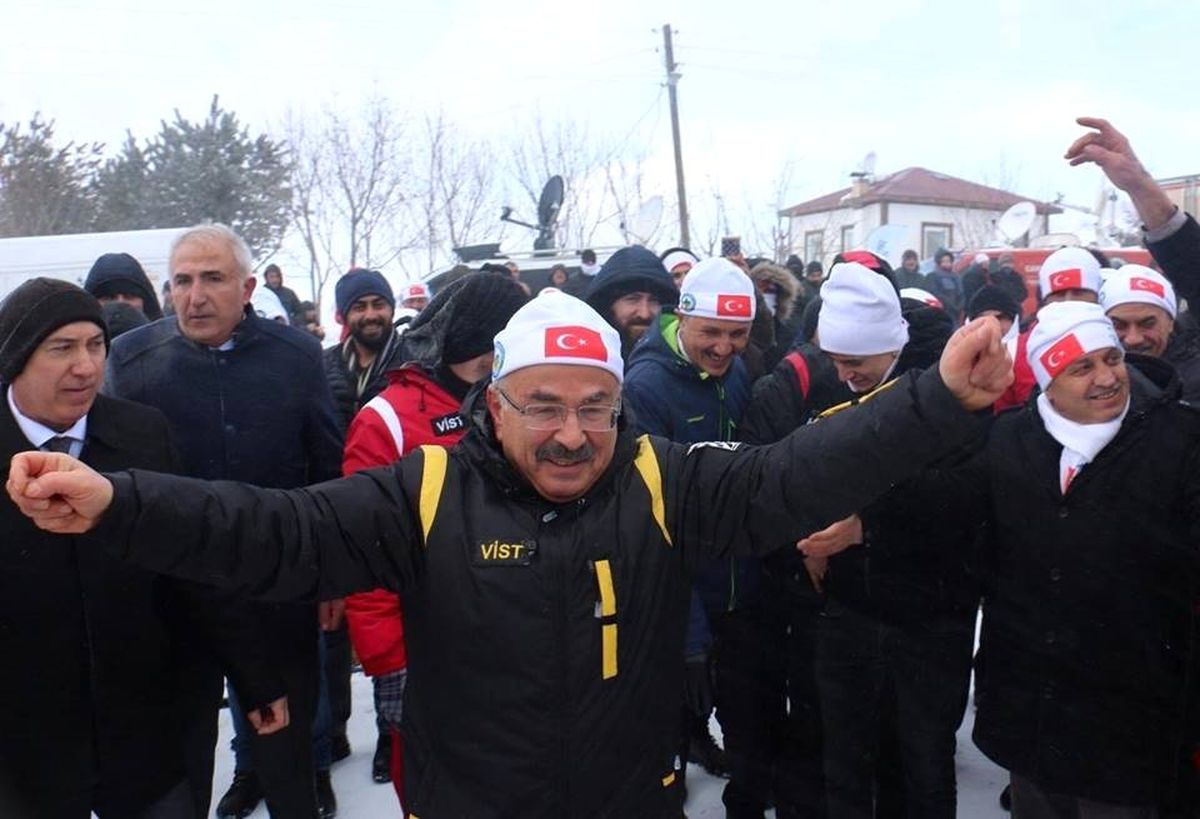 Hilmi Güler\'den Çiftetelli
