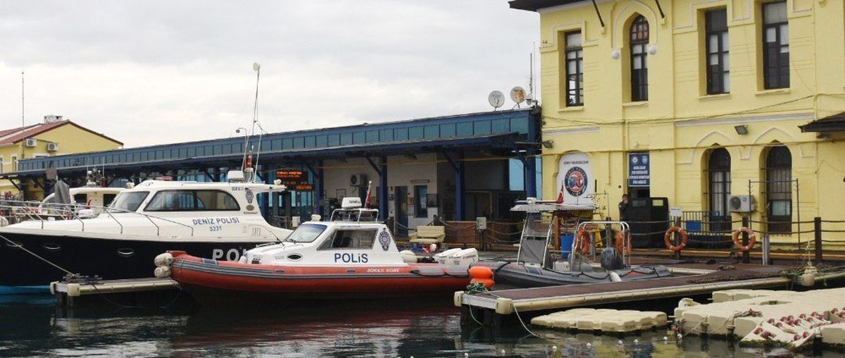 İzmir\'de Denizde Ceset Bulundu