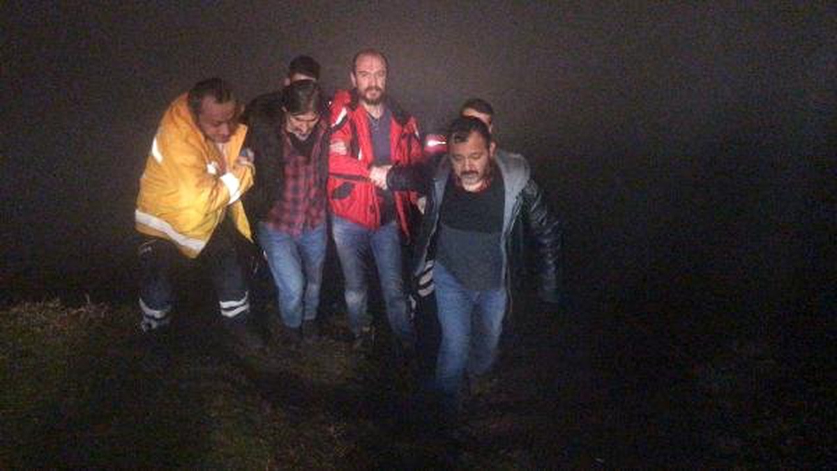 Kamyonetle 250 Metrelik Uçuruma Yuvarlandılar: 2 Yaralı