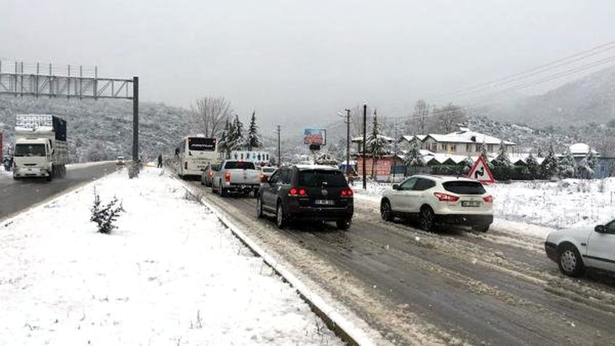 Kar, Antalya- Konya Yolunda Ulaşımı Aksatıyor
