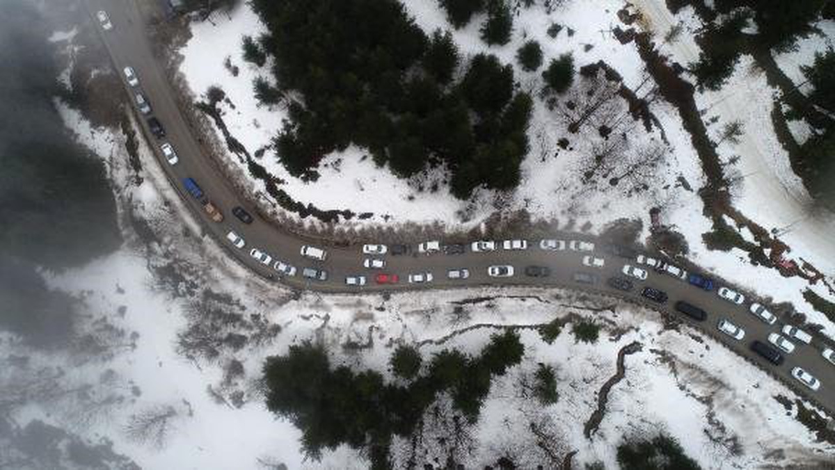 Kartepe Kayak Merkezi Yolunda 15 Kilometrelik Araç Kuyruğu