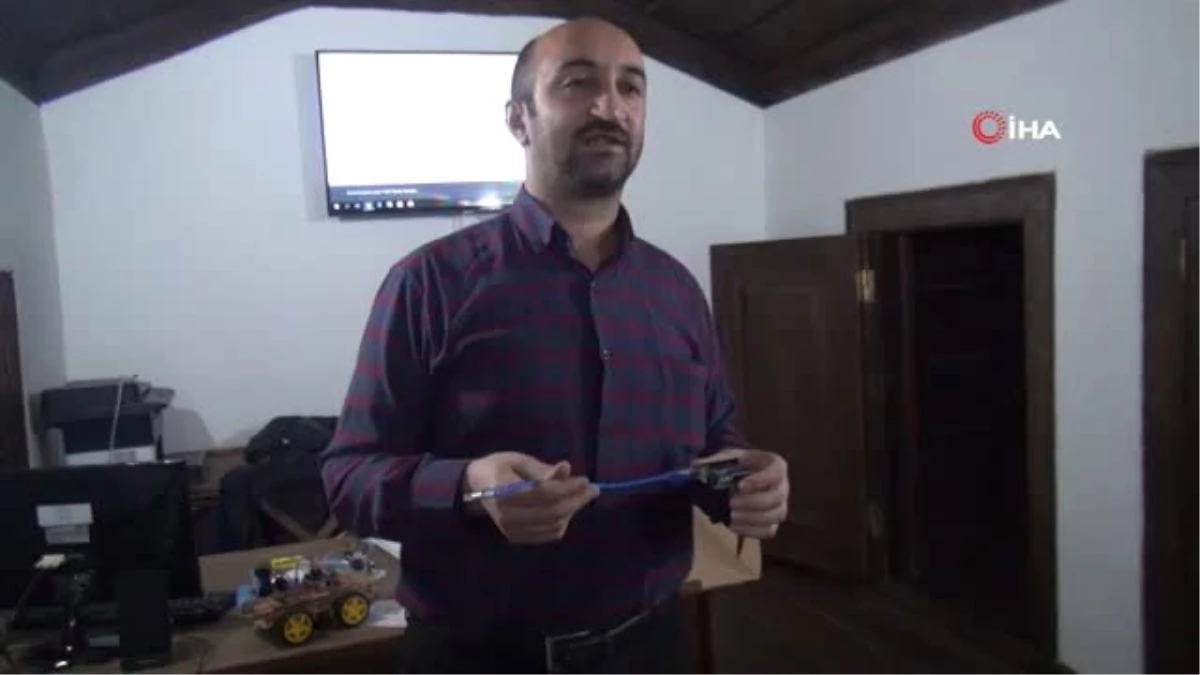 Kastamonu\'daki Millet Kıraathanesi Teknoloji Yuvası Gibi Hizmet Veriyor