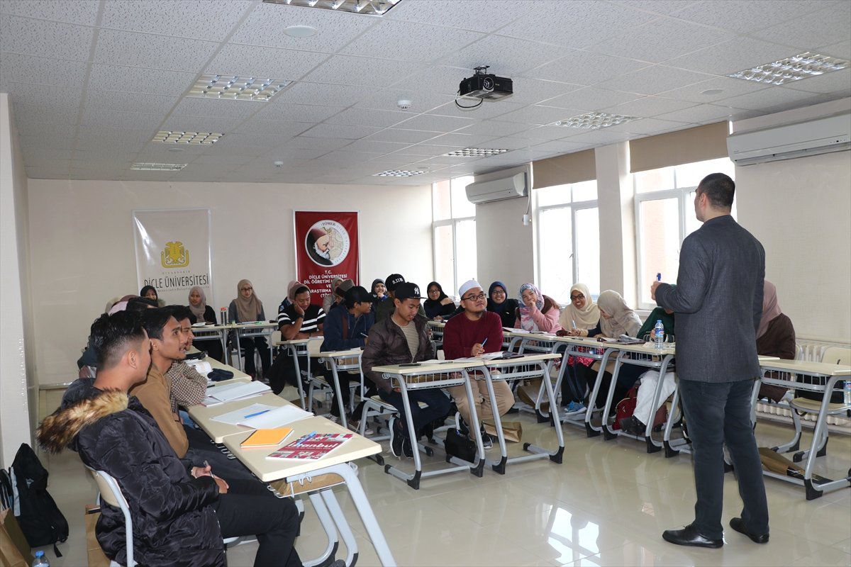 Malezyalı Öğrenciler Diyarbakır\'a Hayran Kaldı