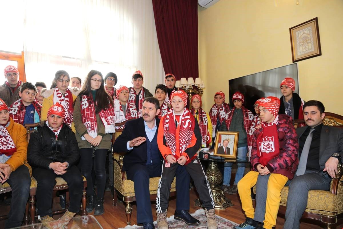 Minik Yiğidolar Takımına Sahip Çıkıyor" Projesi
