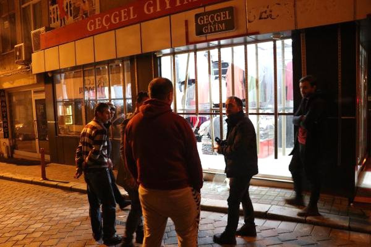 Motosiklet Mağazaya Girdi, Kaza Anı Güvenlik Kamerasına Yansıdı
