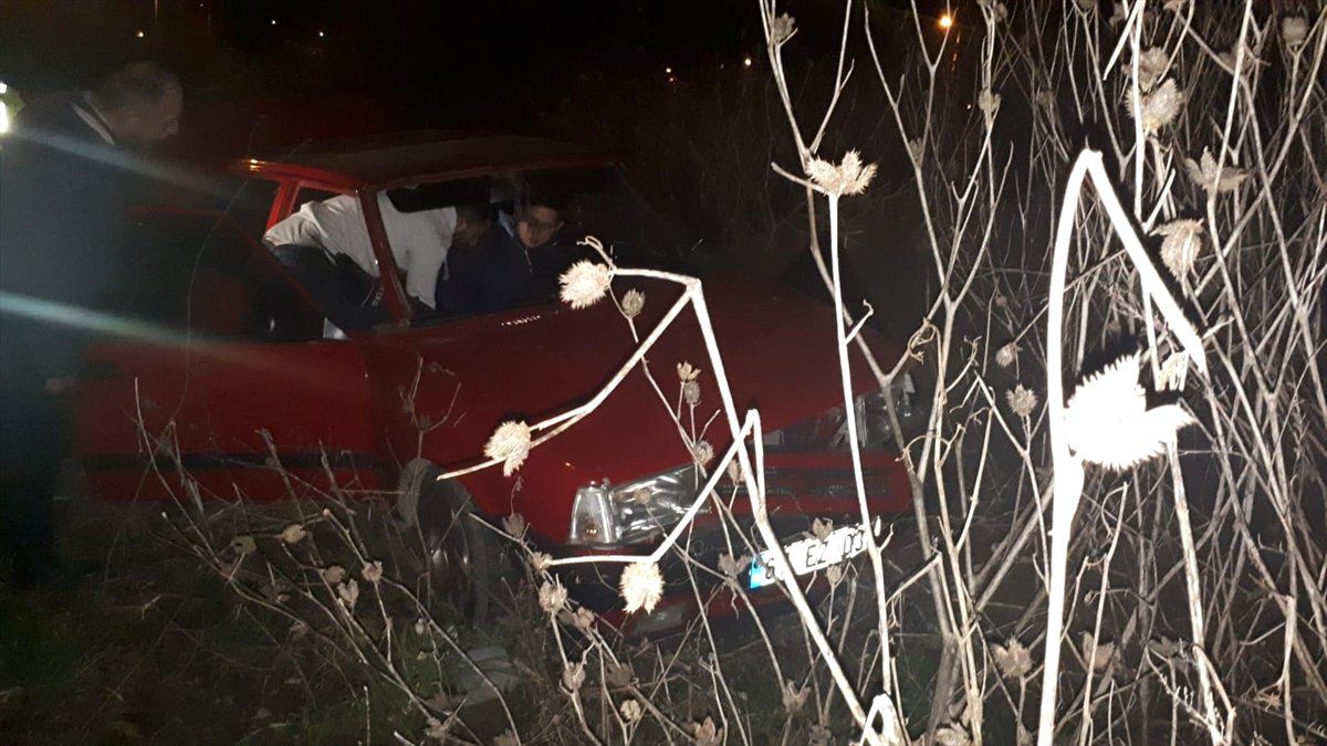 Otomobil Şarampole Devrildi: 1 Yaralı