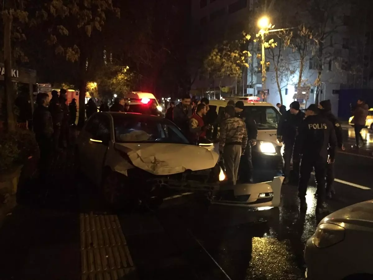 Polisten Kaçarken Kaza Yaptılar