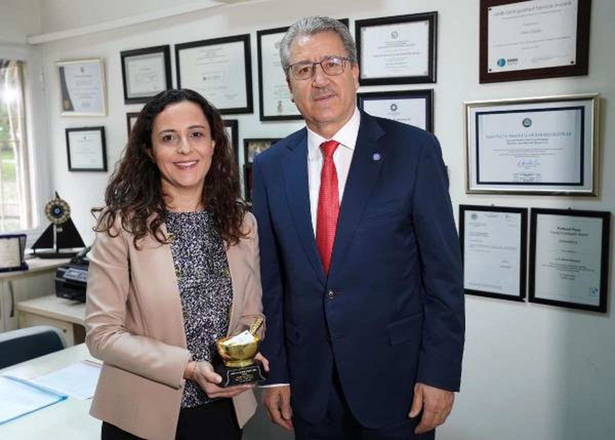 Prof. Dr. Petek Ballar\'a, Eczacılık Sektörünün En Prestijli Ödülü