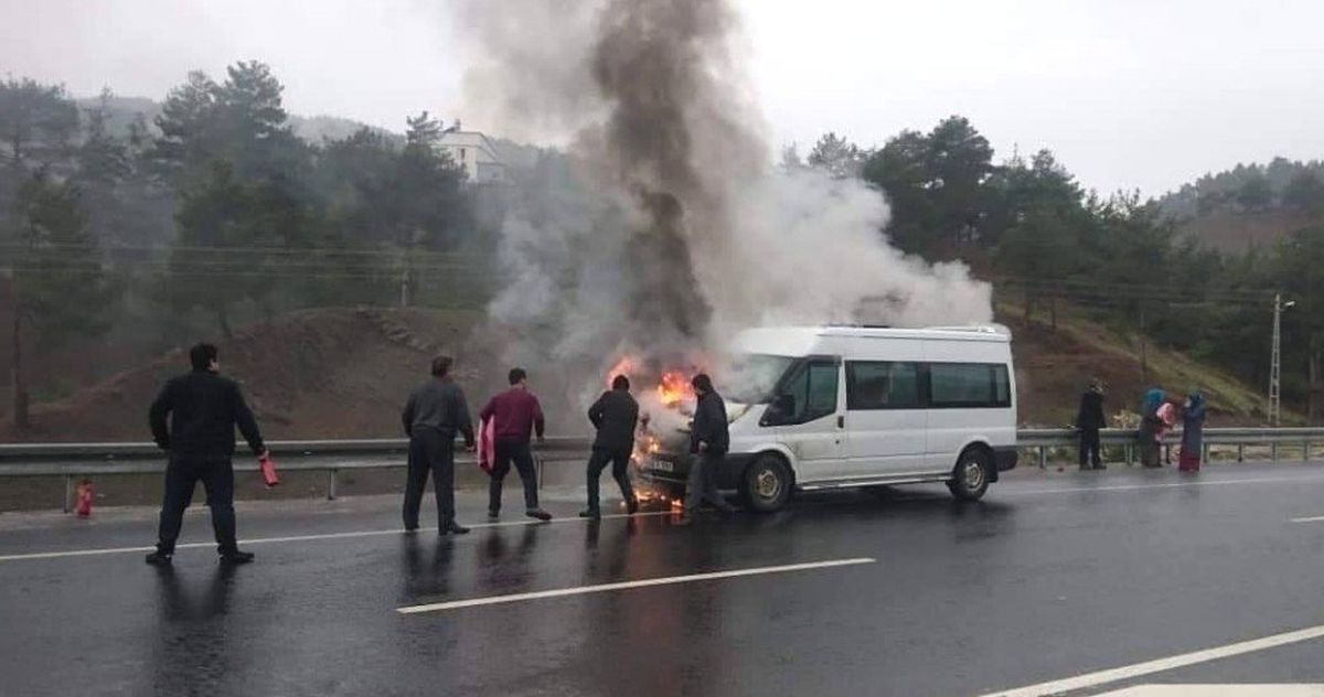 Seyir Halindeki Minibüste Yangın