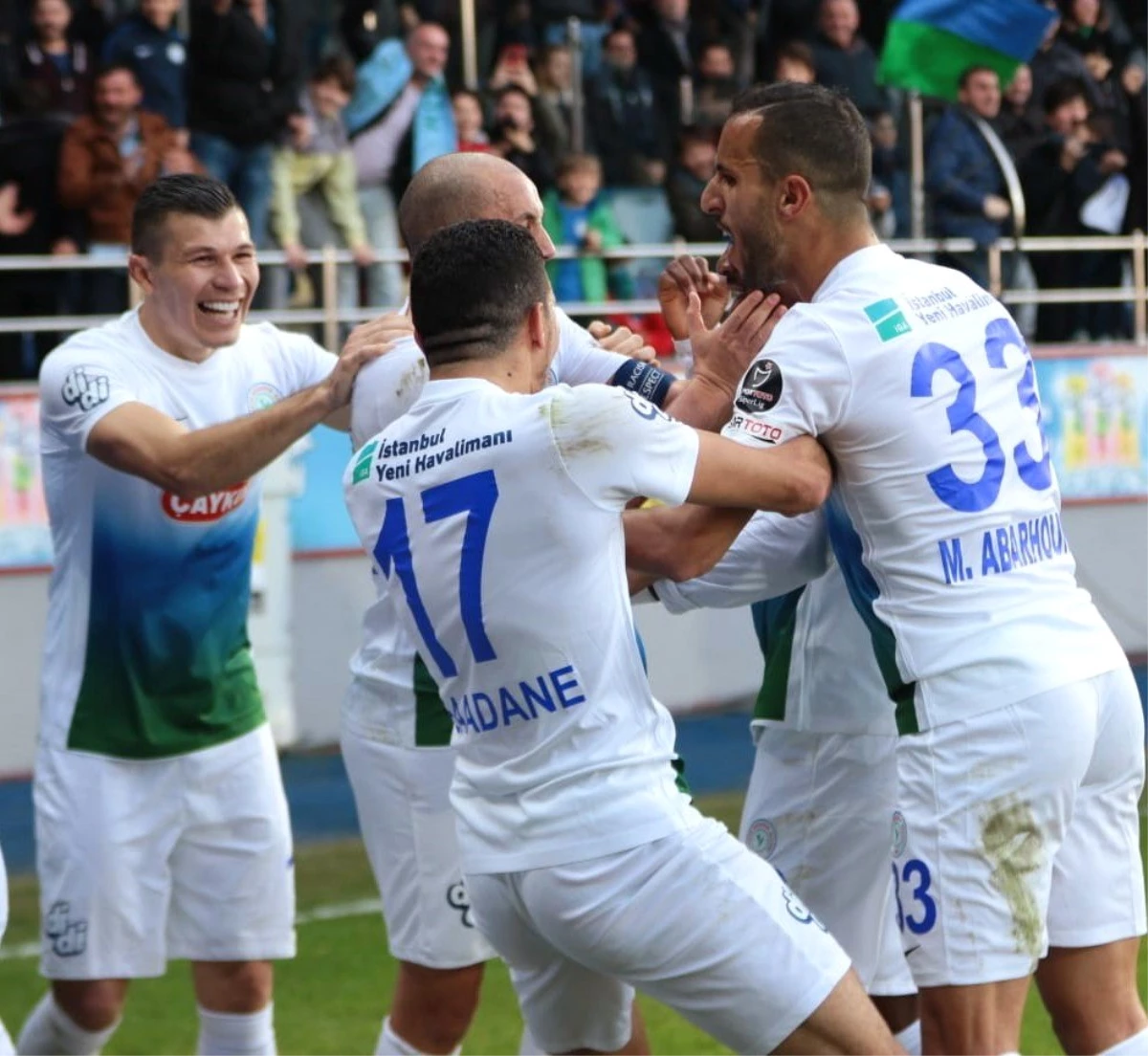 Spor Toto Süper Lig: Çaykur Rizespor: 3 - Akhisarspor: 1 (Maç Sonucu)