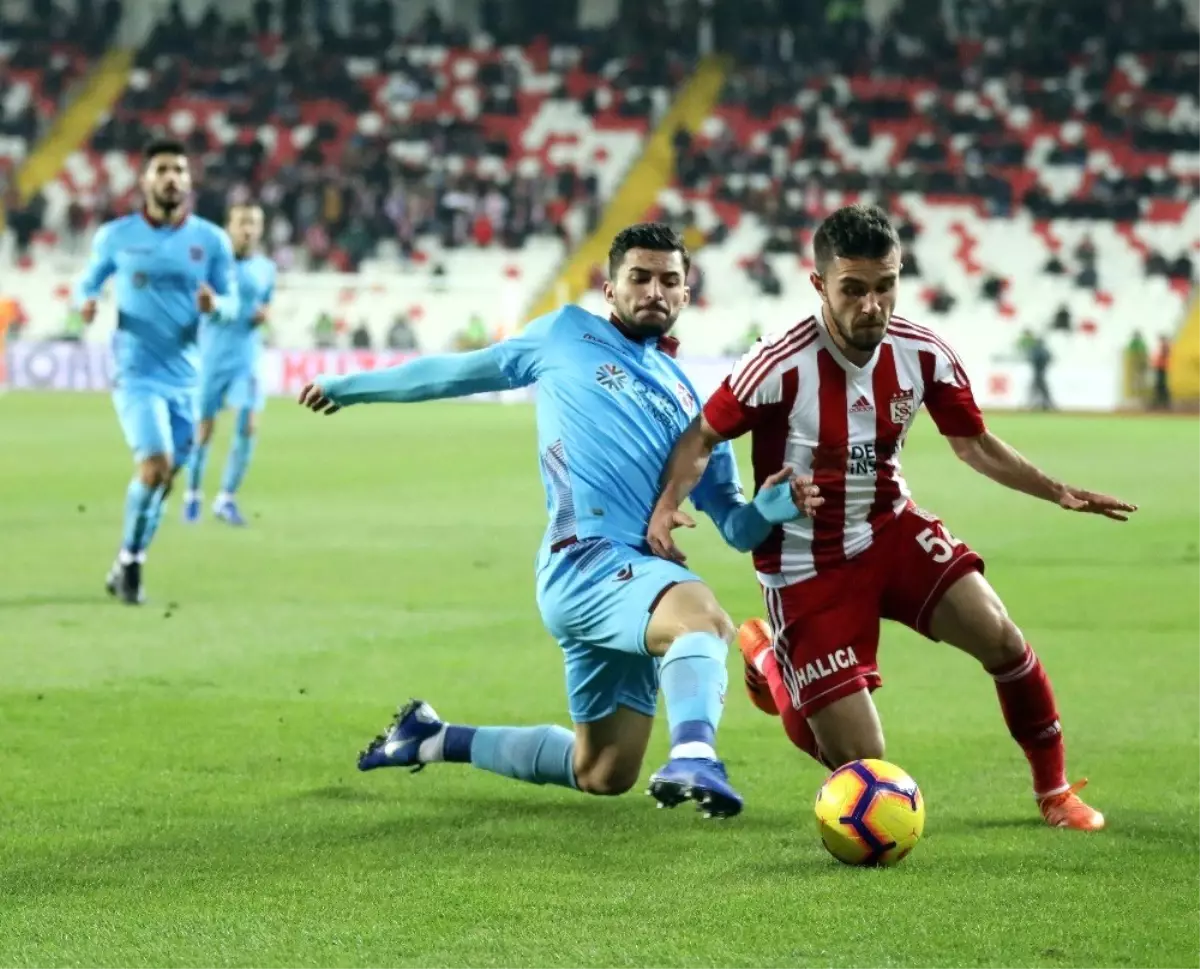 Spor Toto Süper Lig: D.g. Sivasspor: 0 - Trabzonspor: 0 (İlk Yarı)