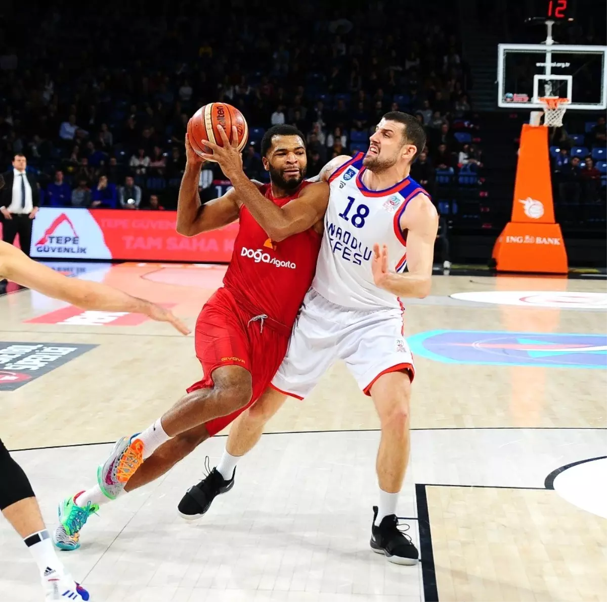 Tahincioğlu Basketbol Süper Ligi: Anadolu Efes: 92 - Galatasaray Doğa Sigorta: 82