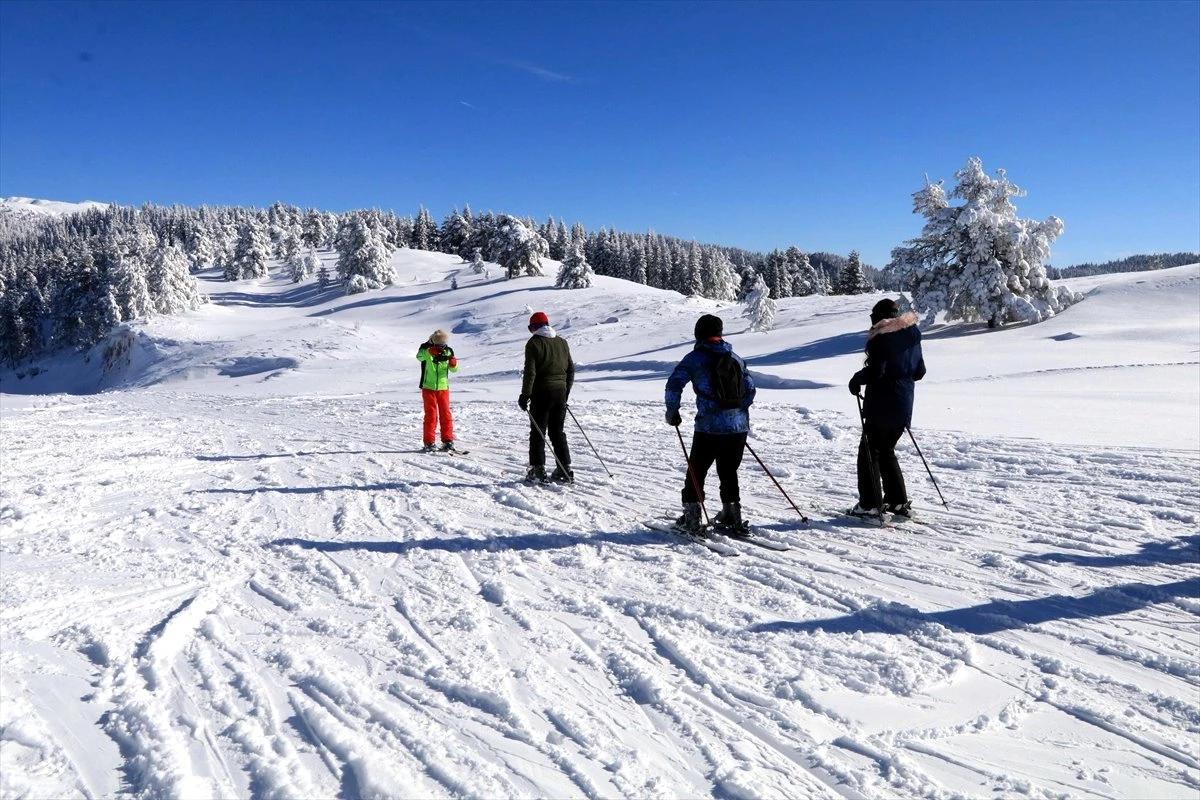Üniversiteliler Kayak Eğitimini Yıldıztepe\'de Alıyor