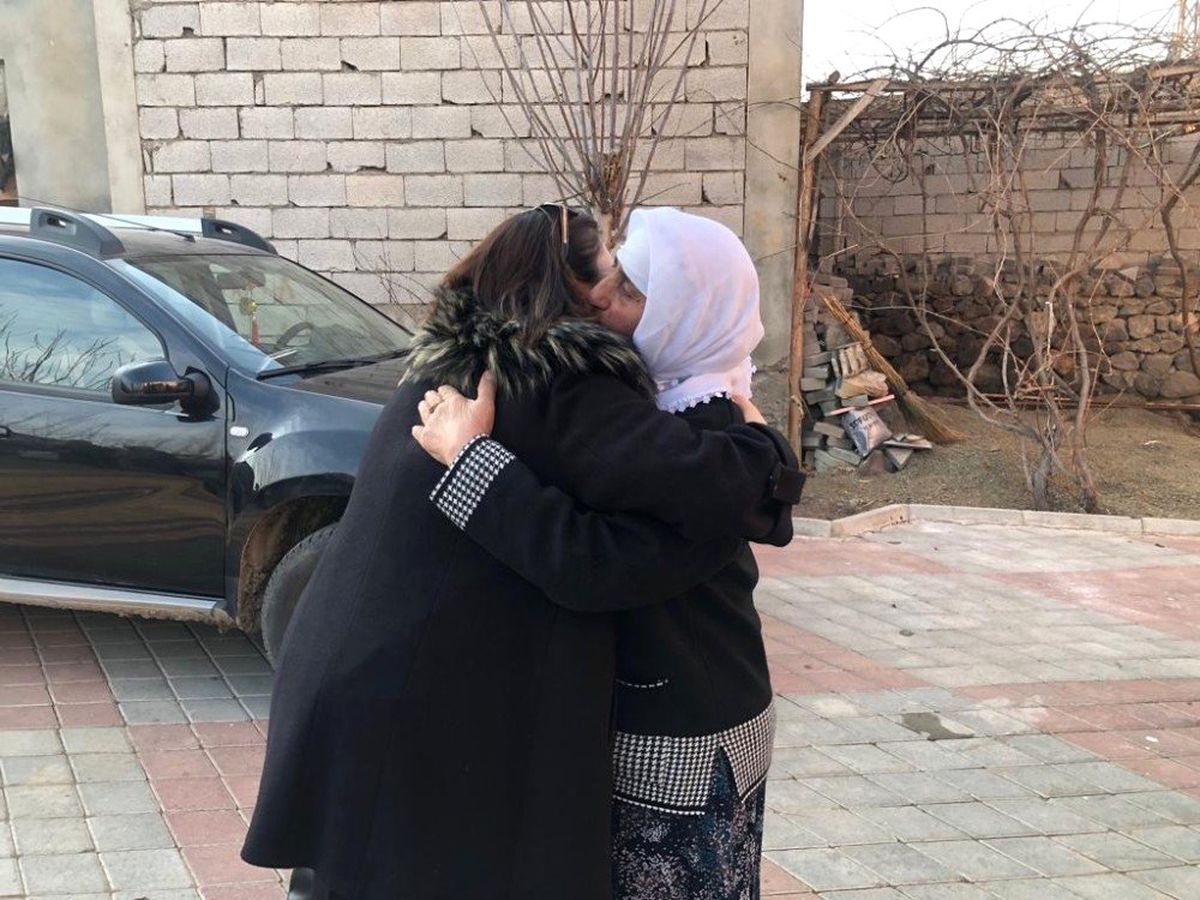 Ünlü Şehit Ailesini Ziyaret Etti