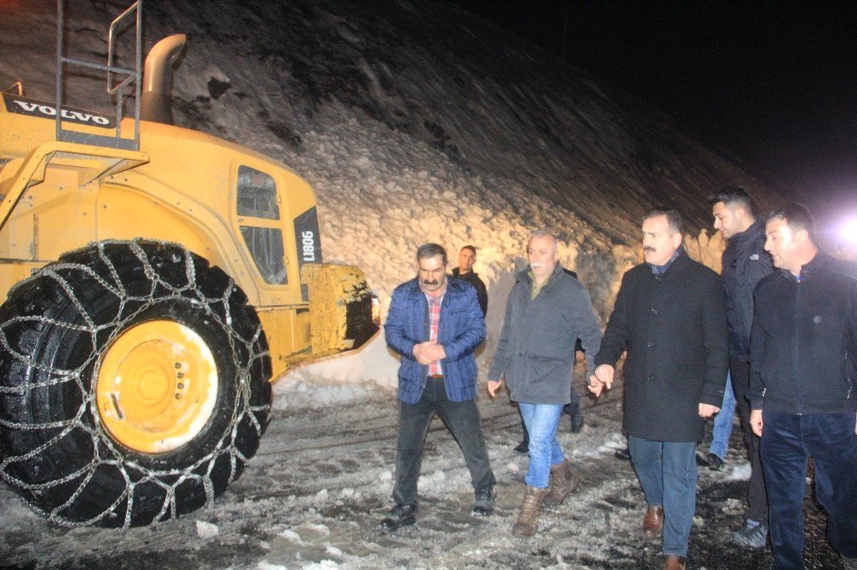 Vali Akbıyık: "100 Metre Karelik Bir Alana Çığ Düştü, Karayolu 1 Saate Yakın Kapandı"