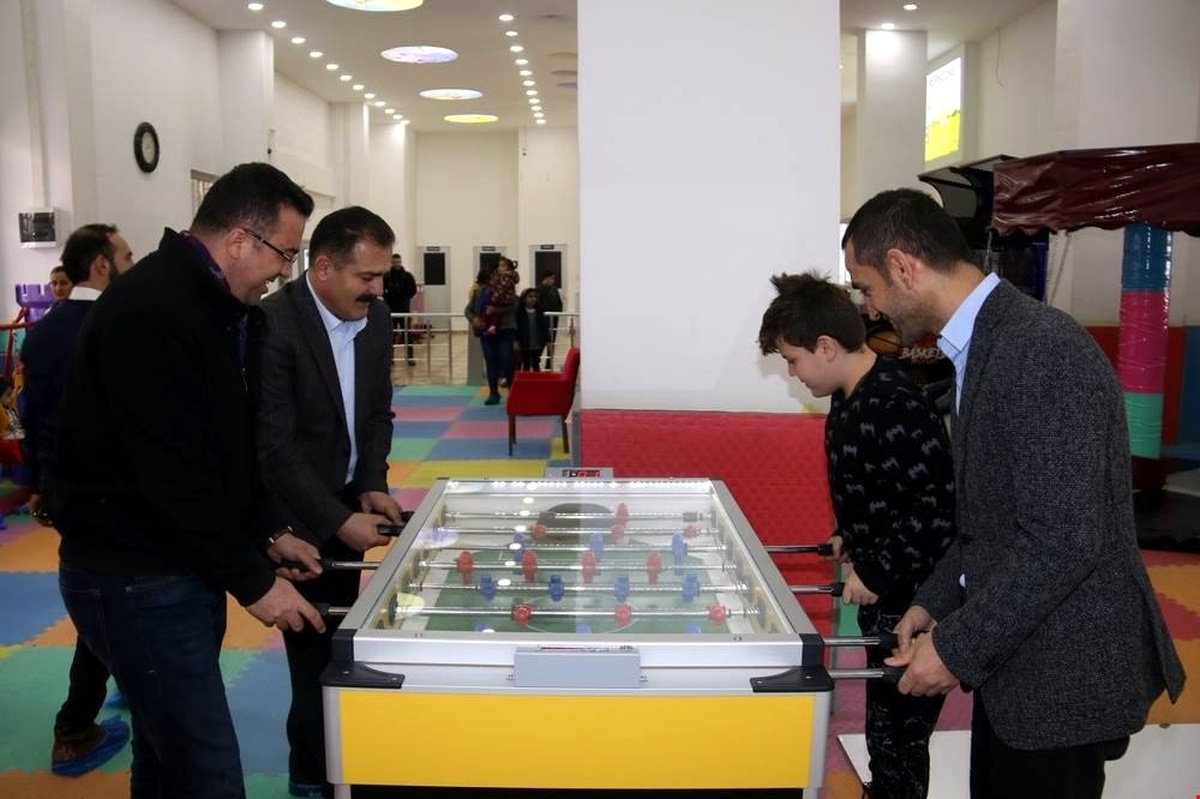 Vali Akbıyık\'tan Çocuk Oyun Merkezine Ziyaret