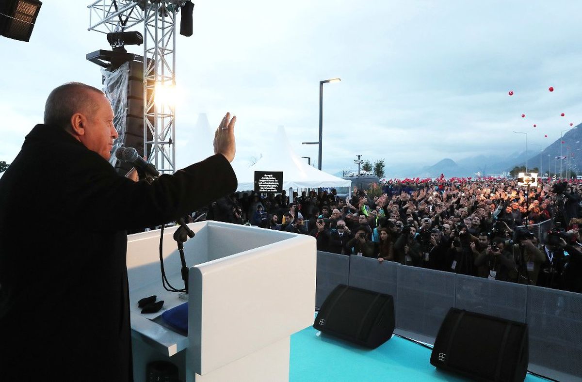 Yanlış Yaparlarsa Oradayız"