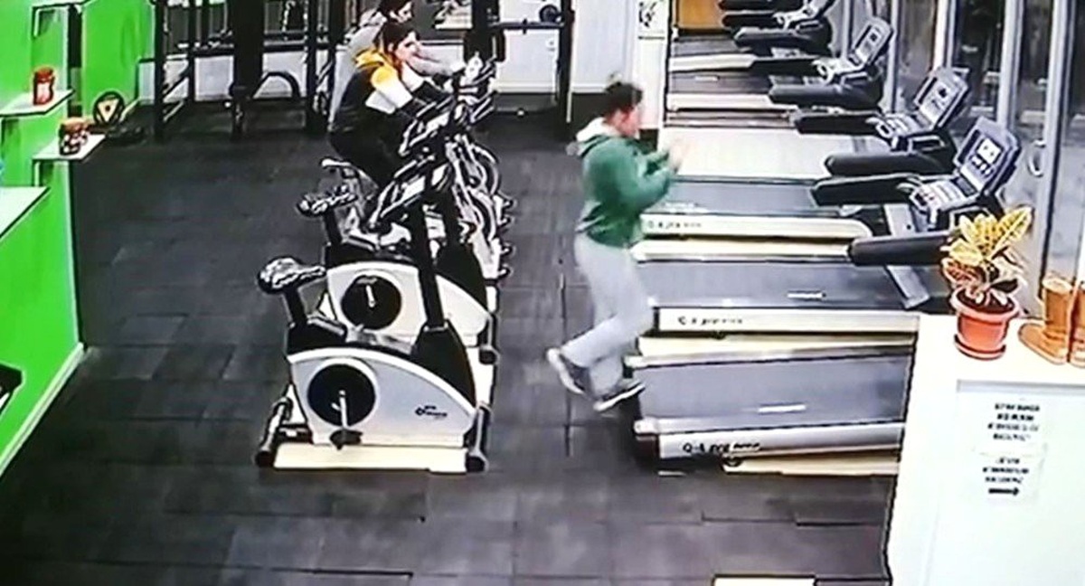 Acemi Sporcuların Koşu Bandından Düştüğü Anlar Kamerada