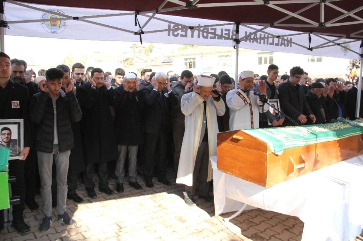 Ankara\'daki Feci Kazada Hayatını Kaybeden 6 Kişi Son Yolculuğuna Uğurlandı