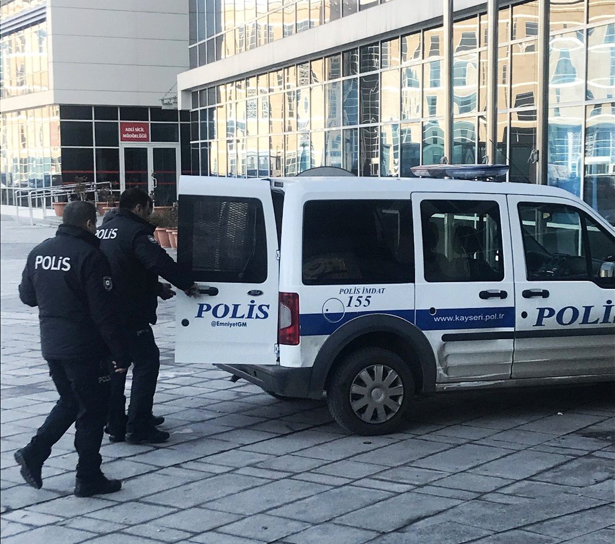 Arkadaşının Kızına Cinsel İstismarda Bulunan Sanığa 12 Buçuk Yıl Hapis