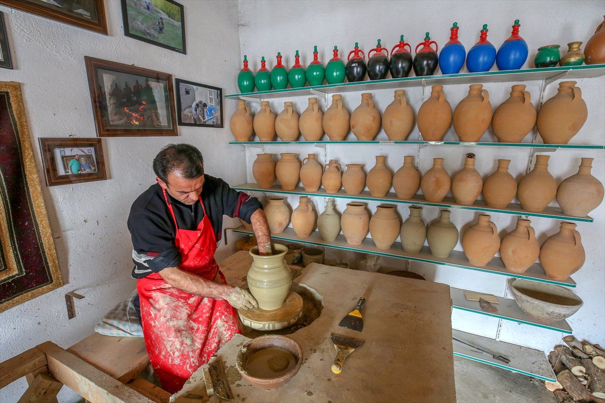 Baba Mesleği Çömlekçiliği Yaşatmaya Çalışıyor